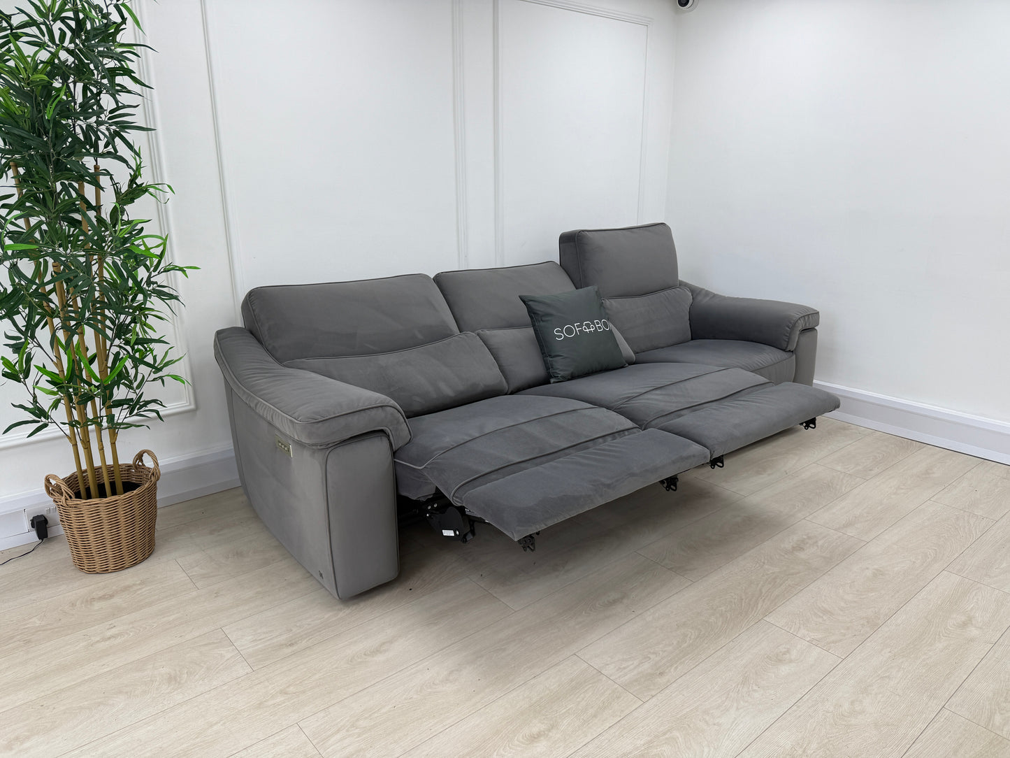 Natuzzi Rock 4 Seater Power Recliner Sofa In Grey Velvet