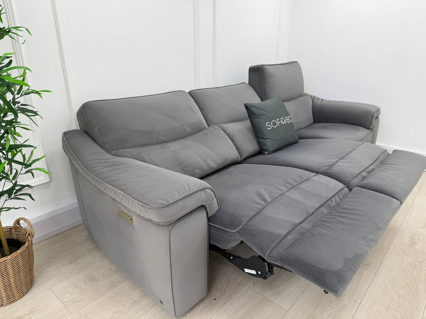 Natuzzi Rock 4 Seater Power Recliner Sofa In Grey Velvet