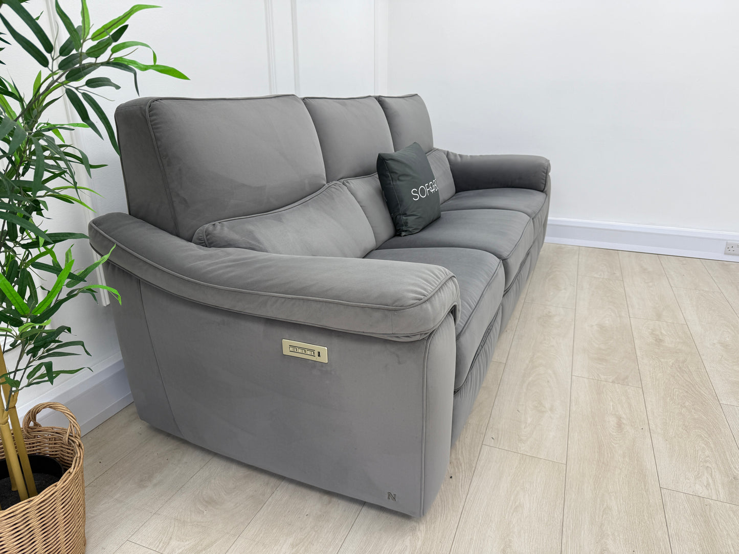 Natuzzi Rock 4 Seater Power Recliner Sofa In Grey Velvet