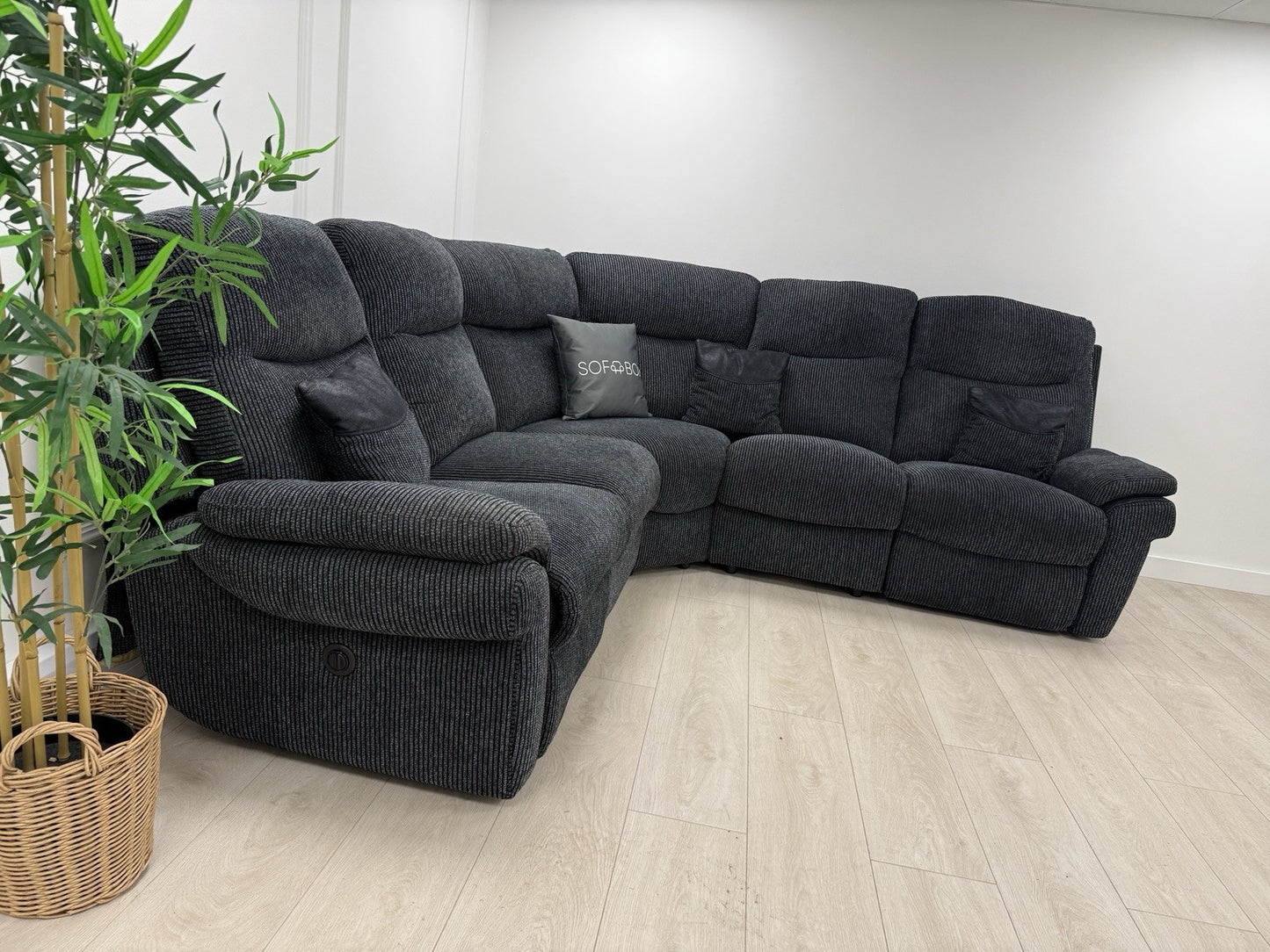 La-Z-Boy Tamla Power Recliner Corner Sofa In Black Fabric