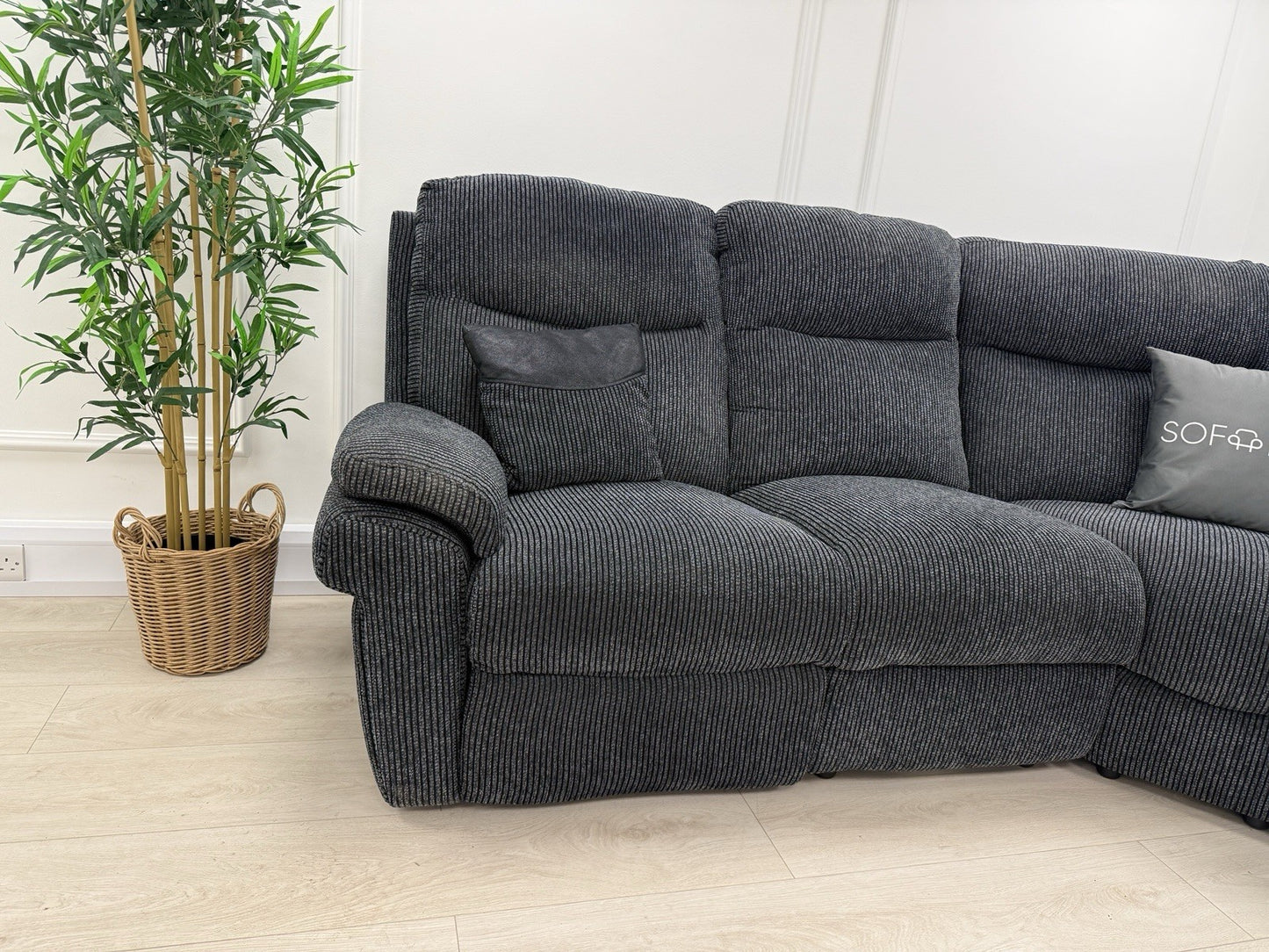 La-Z-Boy Tamla Power Recliner Corner Sofa In Black Fabric