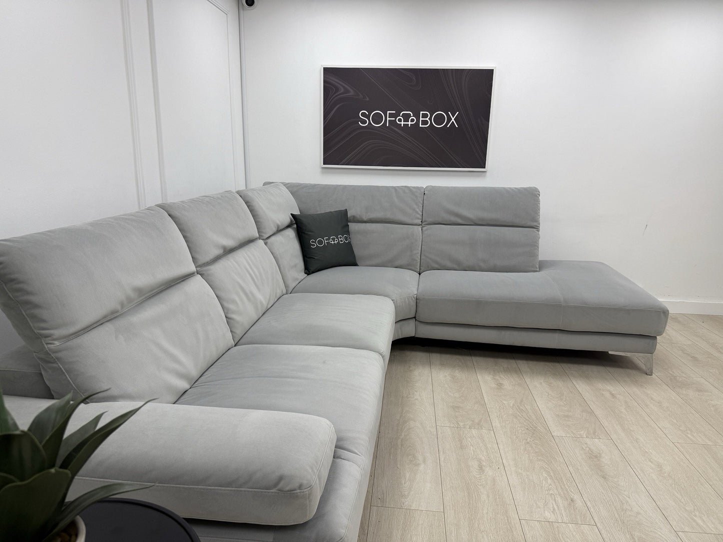Natuzzi Speranza Corner Sofa In Grey Velvet