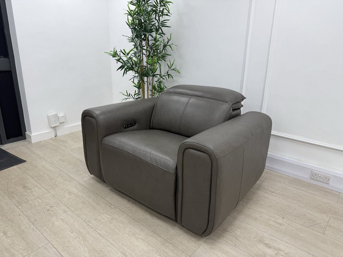 Sofology Premiere Power Recliner Love Seat In Trusty Embossed Leather Grey