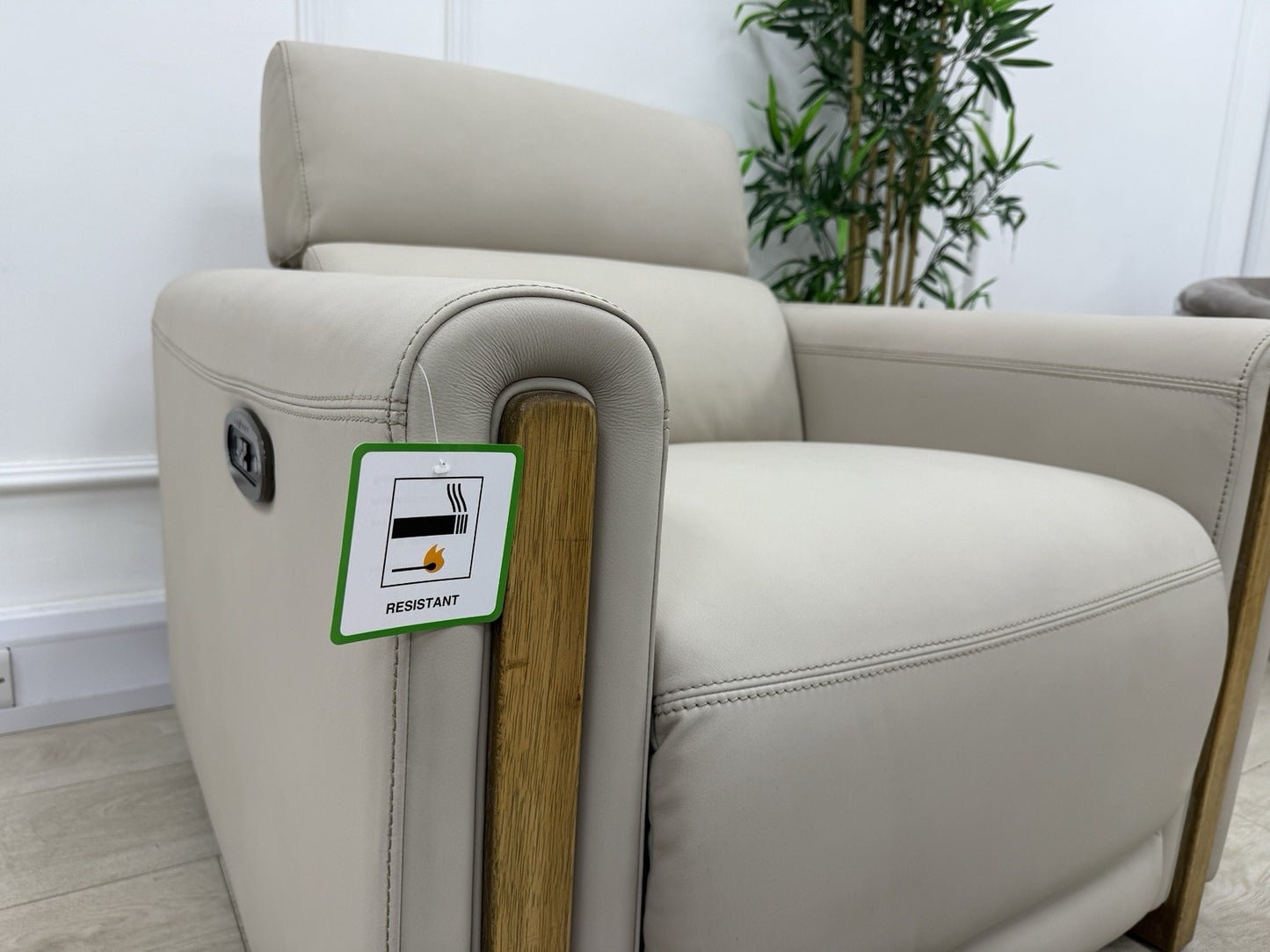 La-Z-Boy Faith Power Recliner/Headrest Armchair In Cream Leather