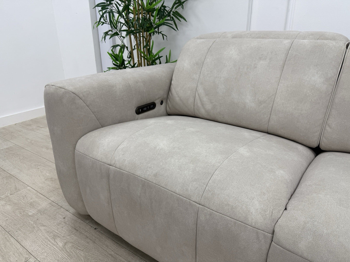Sofology Lumiere Power Recliner 4 Seater Chaise Sofa In Lifestyle Flecked Ivory