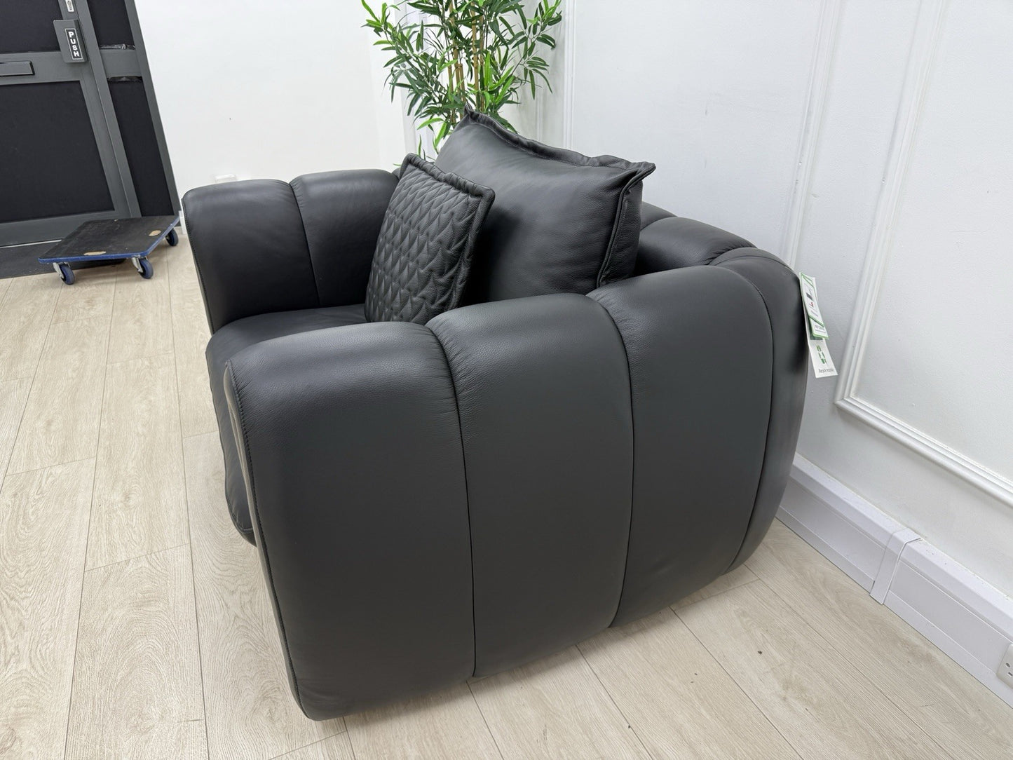 Sofology The Empress Love Seat In Black Leather