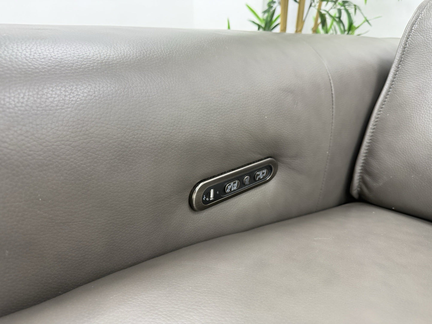 Sofology Premiere Power Recliner Love Seat In Trusty Embossed Leather Grey