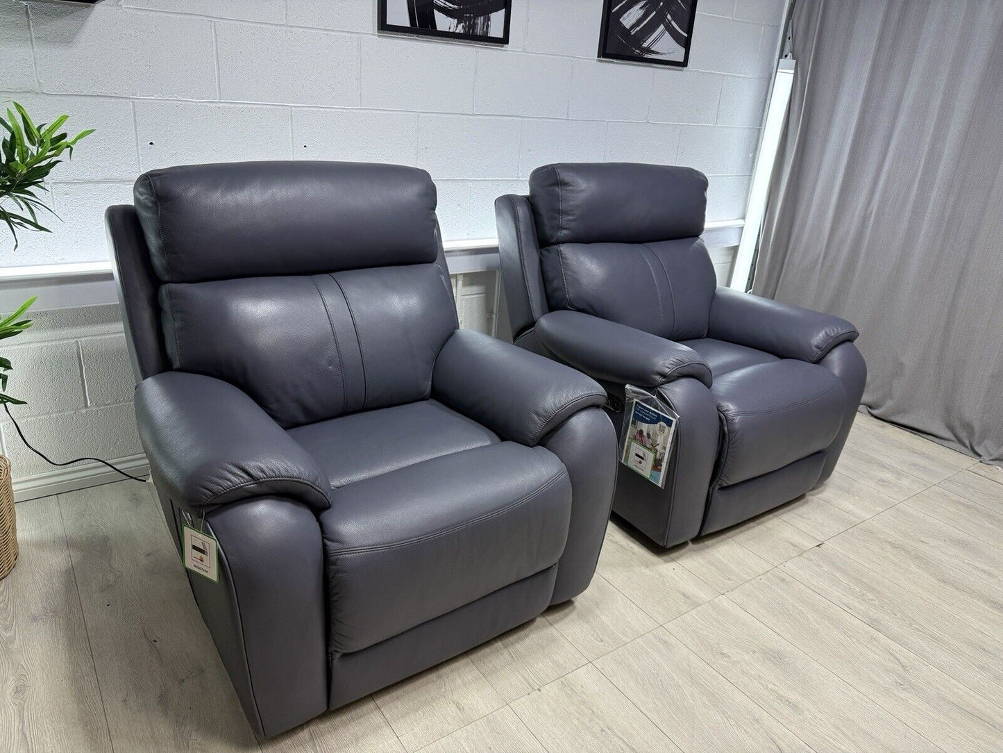 La-Z-Boy Winchester Power Recliner Chair With Headrest Tilt (Set Of 2) - NEW EX DISPLAY