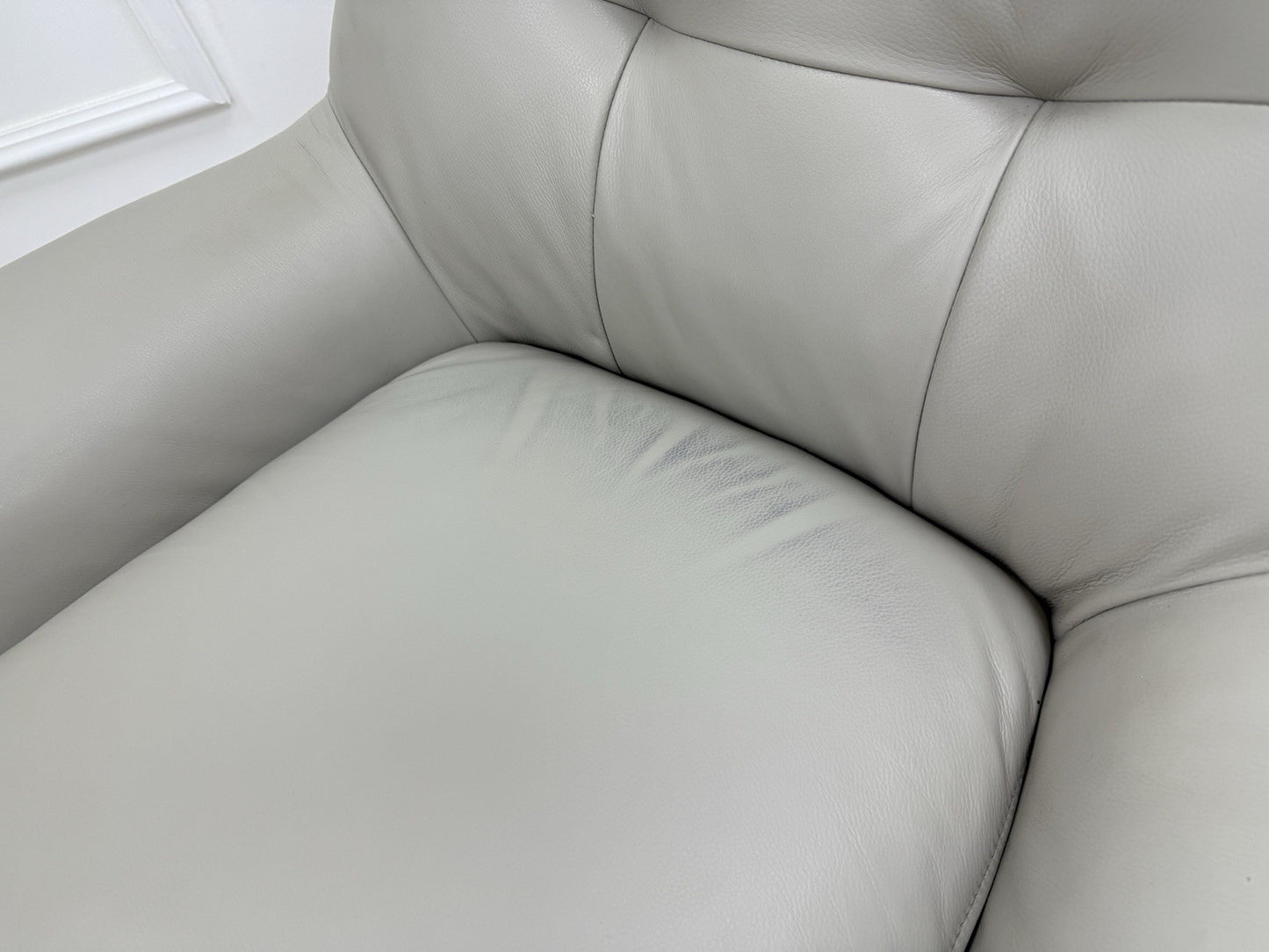 Sofology The Viento/Missouri Swivel Chair In Light Grey Leather