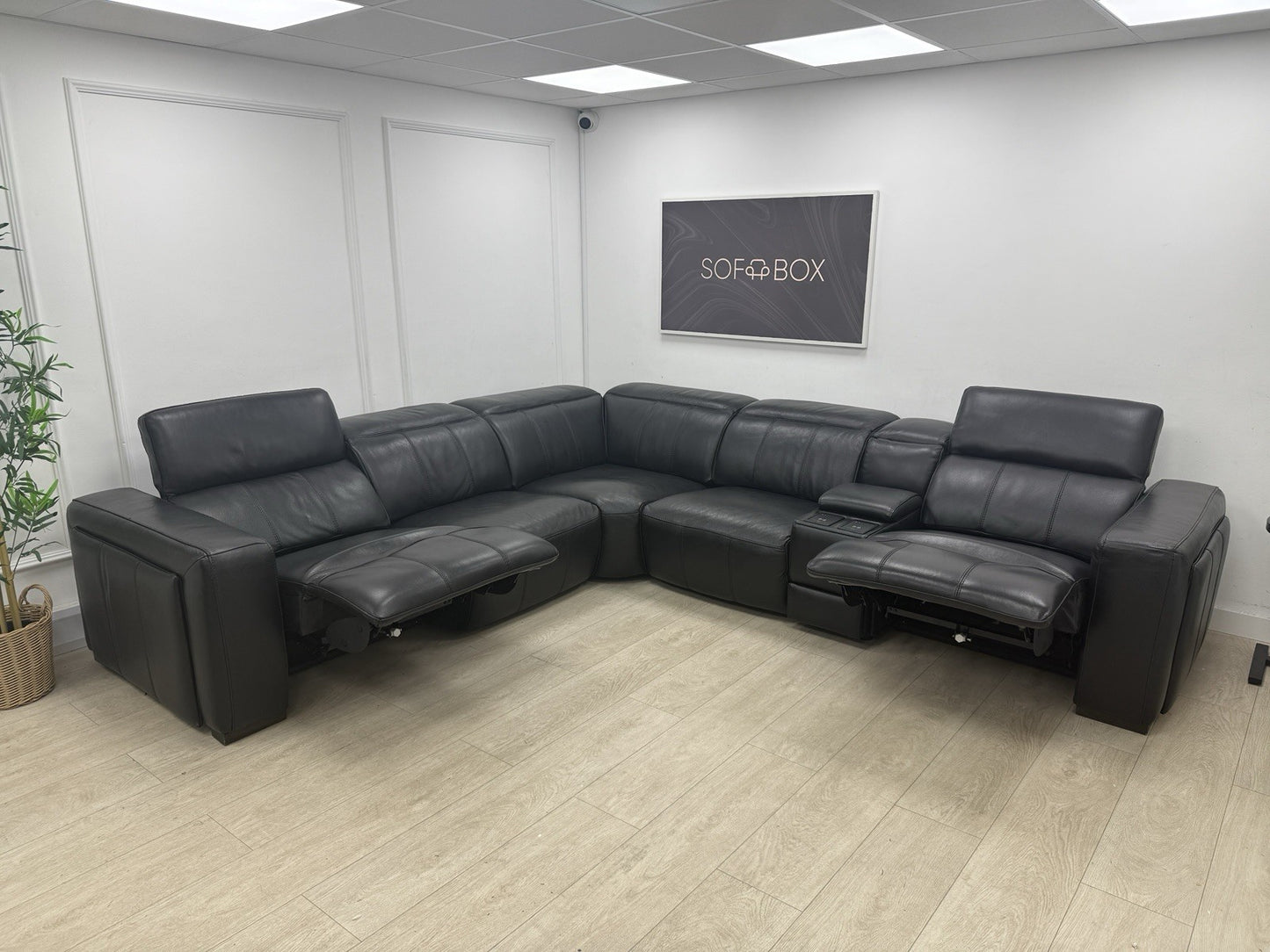 DFS Crusade Heated Power Recliner Corner Sofa Black Leather Smart Console Unit