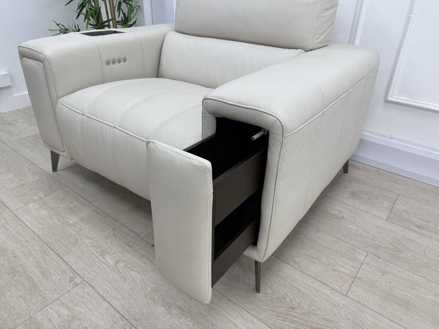 DFS Showcase Power Recliner Chair With Arm Console In Frost Leather