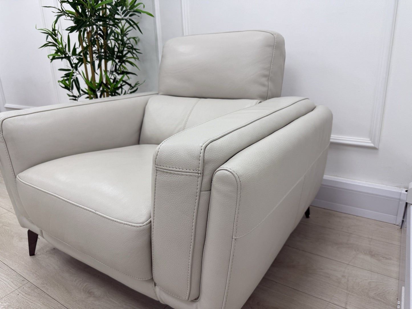 DFS San Antonio Fixed Armchair In Fossil Leather