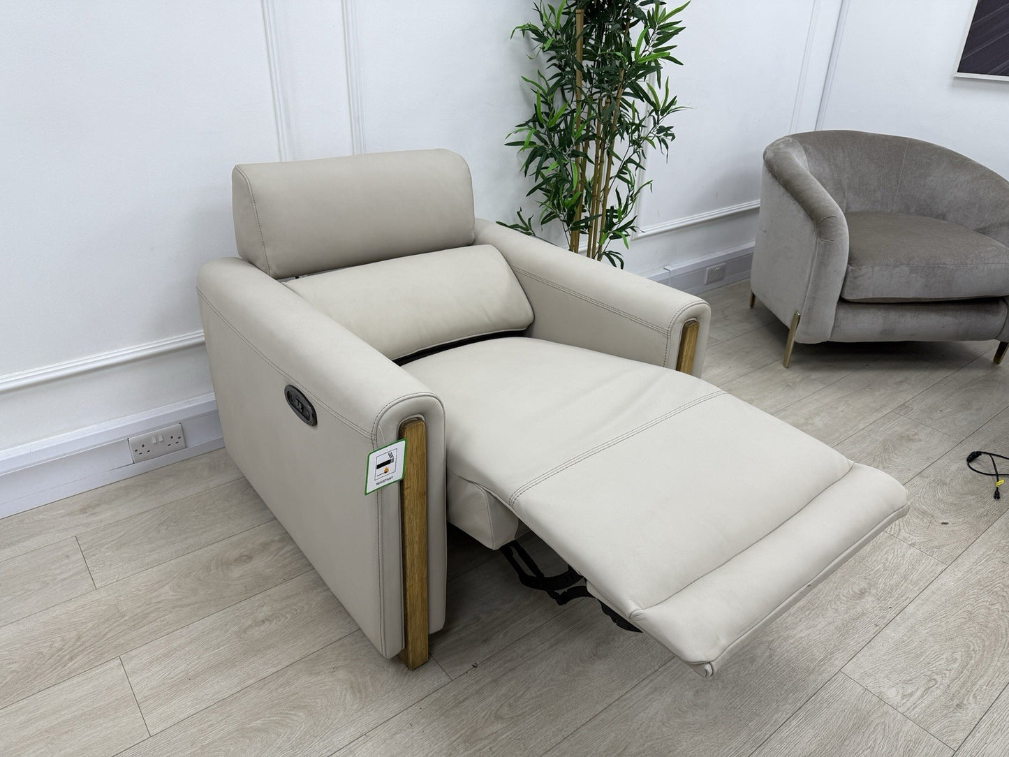 La-Z-Boy Faith Power Recliner/Headrest Armchair In Cream Leather