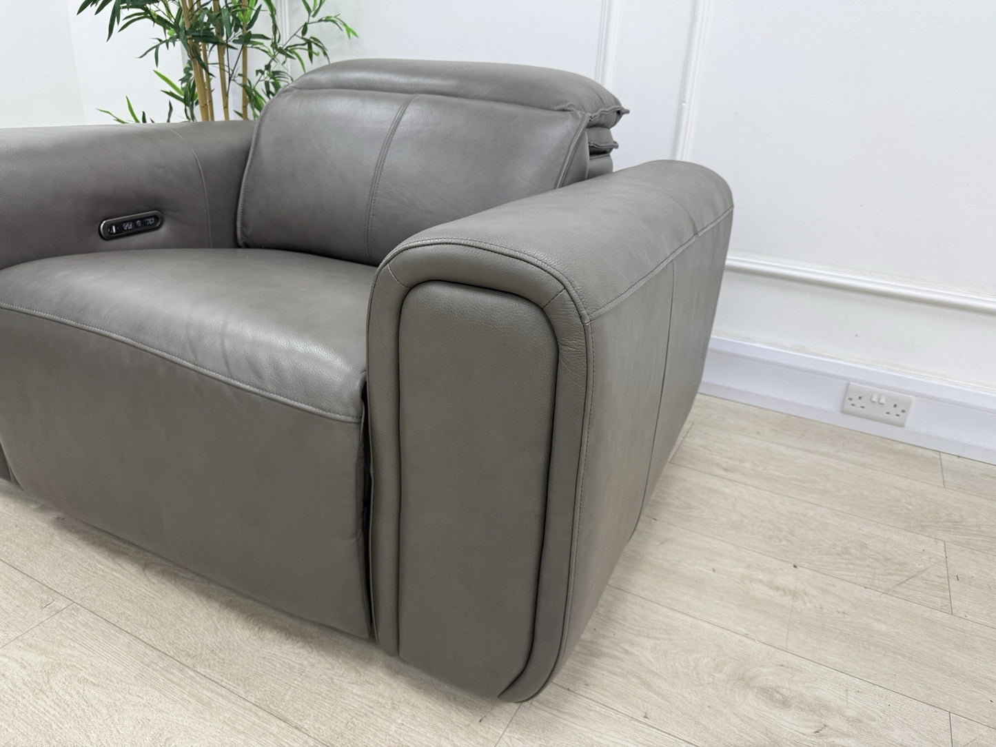 Sofology Premiere Power Recliner Love Seat In Trusty Embossed Leather Grey