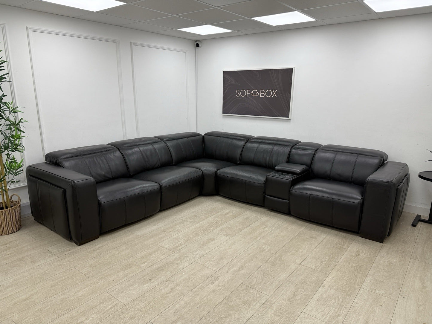 DFS Crusade Heated Power Recliner Corner Sofa Black Leather Smart Console Unit