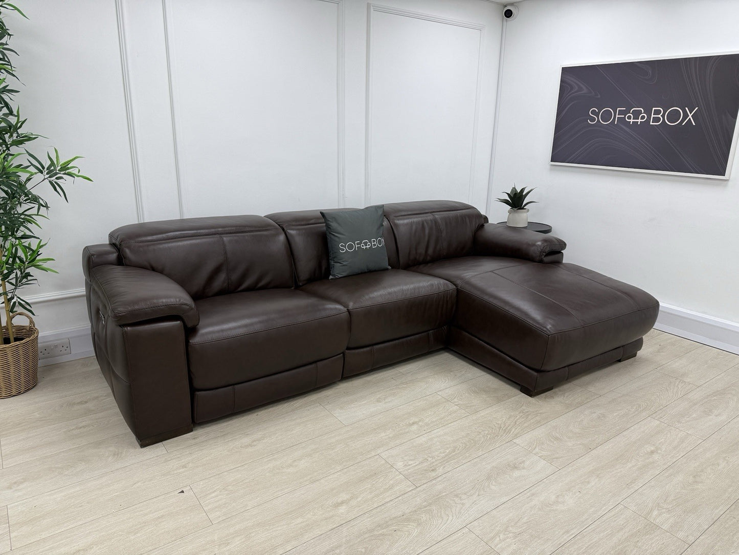 Sofology Laurence 3 Seater Recliner Chaise Sofa In Mahogany Brown Leather