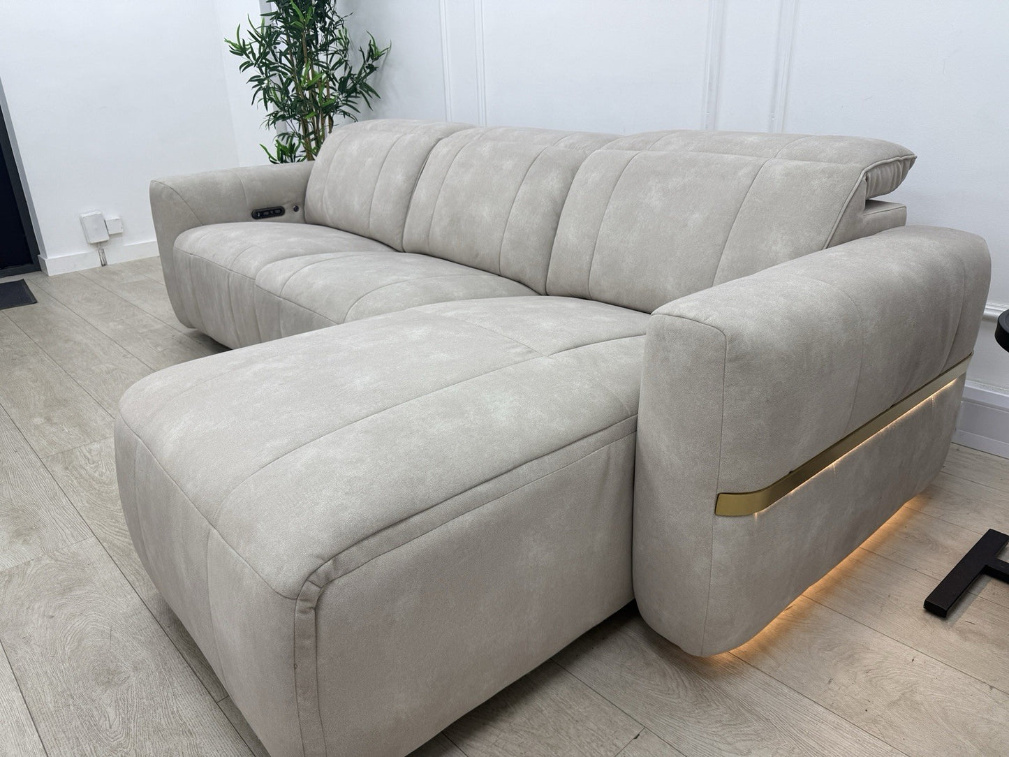 Sofology Lumiere Power Recliner 4 Seater Chaise Sofa In Lifestyle Flecked Ivory