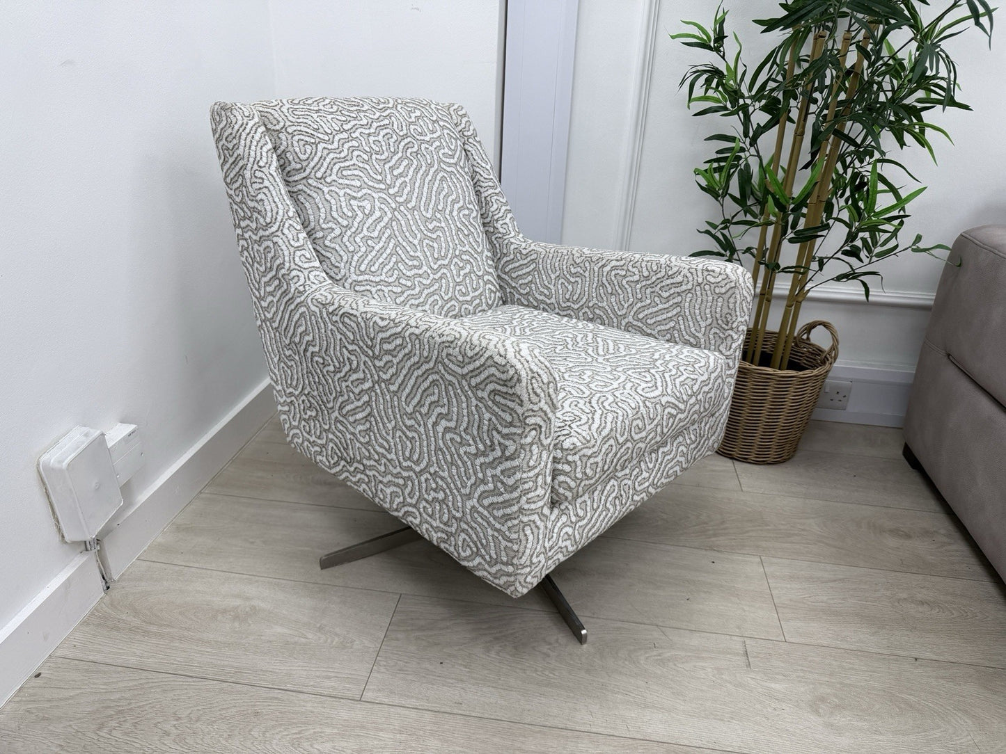 Sofology Majestic Swivel Accent Chair In Camino Truffle