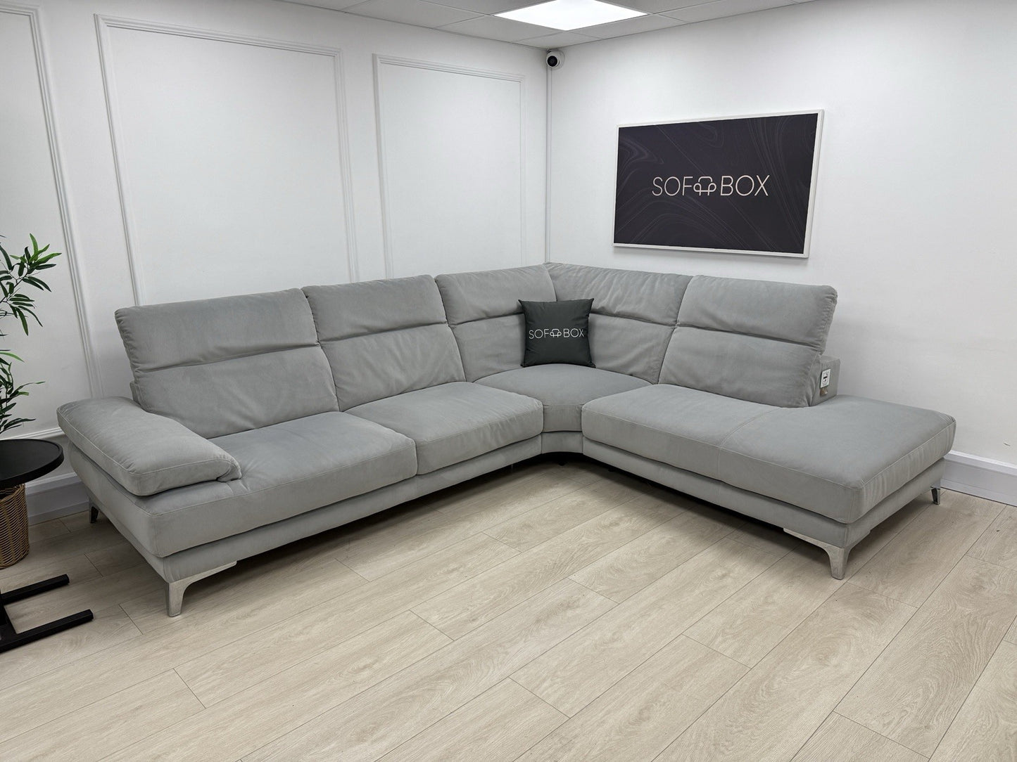 Natuzzi Speranza Corner Sofa In Grey Velvet