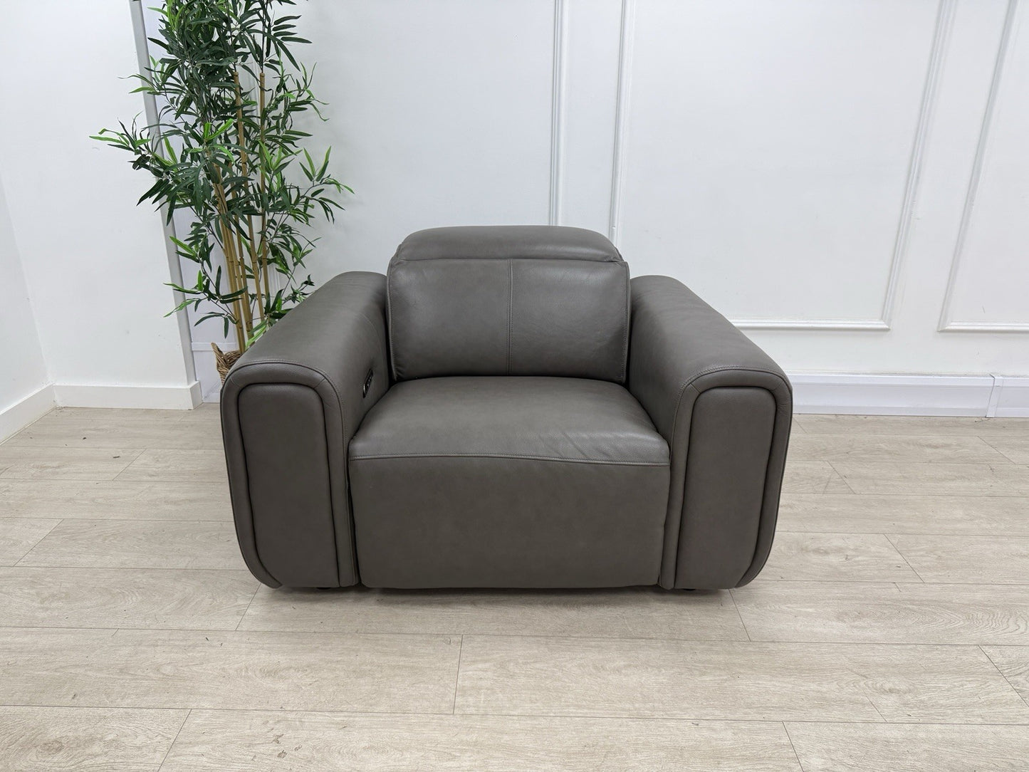 Sofology Premiere Power Recliner Love Seat In Trusty Embossed Leather Grey