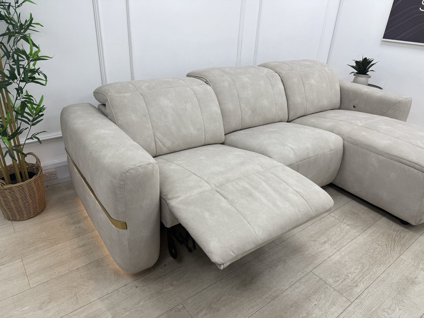 Sofology Lumiere Power Recliner 4 Seater Chaise Sofa In Lifestyle Flecked Ivory
