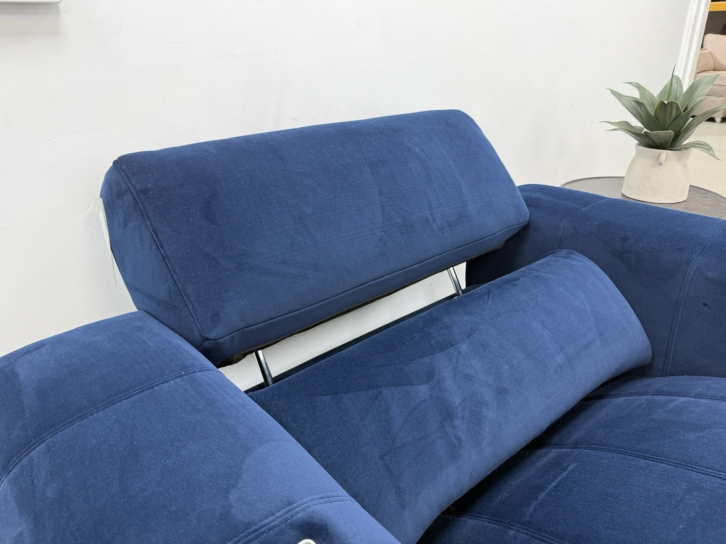 DFS Showcase Power Recliner Chair With Arm Console Cinesound In Blue