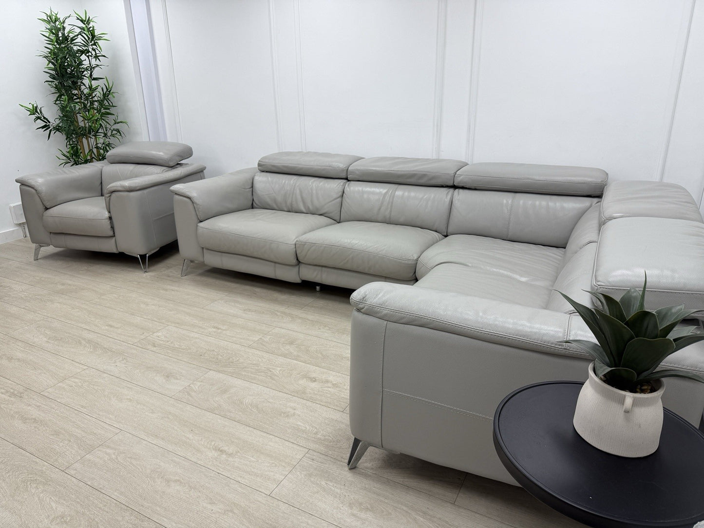 DFS Tahiti Leather Power Recliner Corner Sofa & Armchair Set In Light Grey