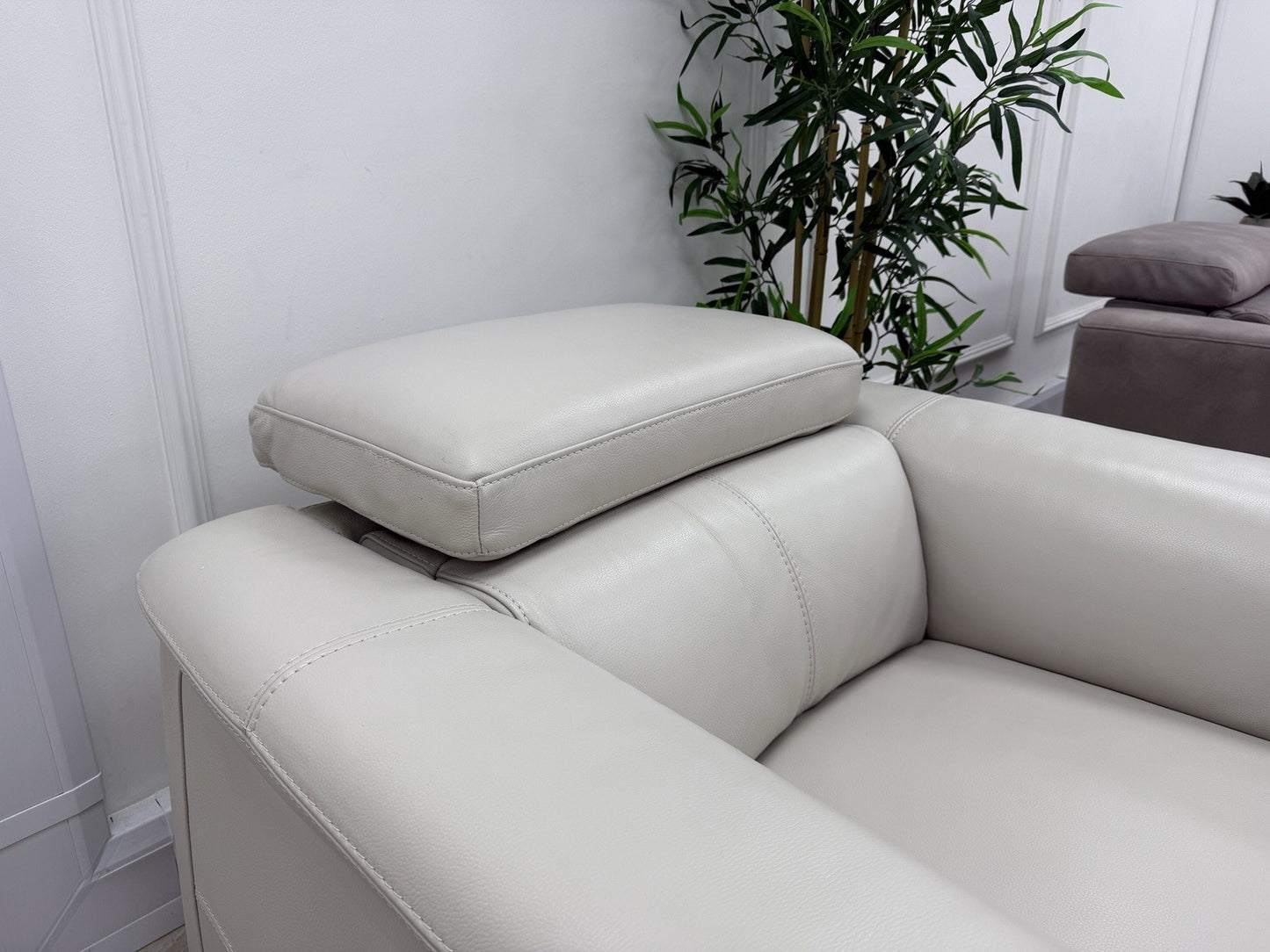 DFS Tahiti Power Recliner Chair In Fossil Leather