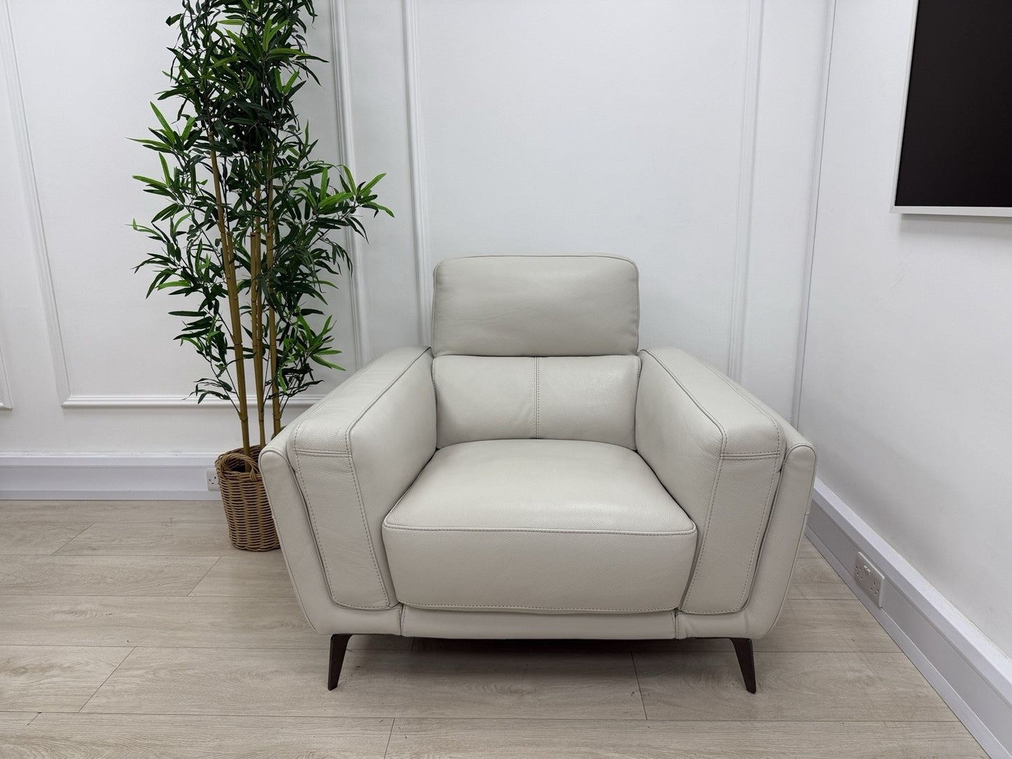 DFS San Antonio Fixed Armchair In Fossil Leather
