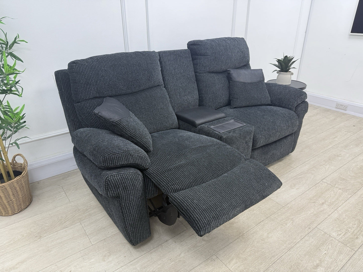 La-Z-Boy New Tamla 2 Seater Power Recliner Headrest Lumbar With Console Unit