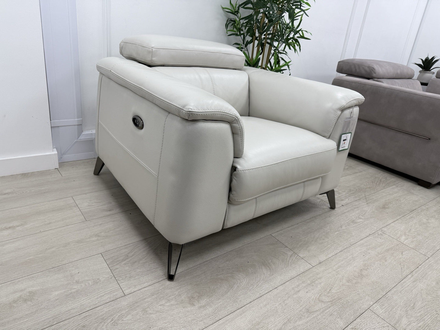 DFS Tahiti Power Recliner Chair In Fossil Leather