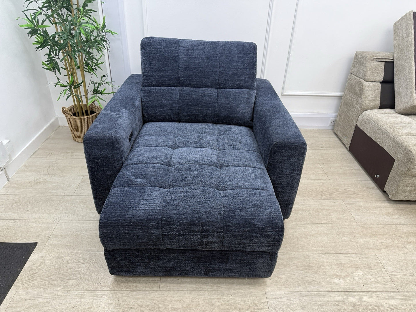 DFS Una / Steller Power Slider Chair In Nuova Midnight Fabric
