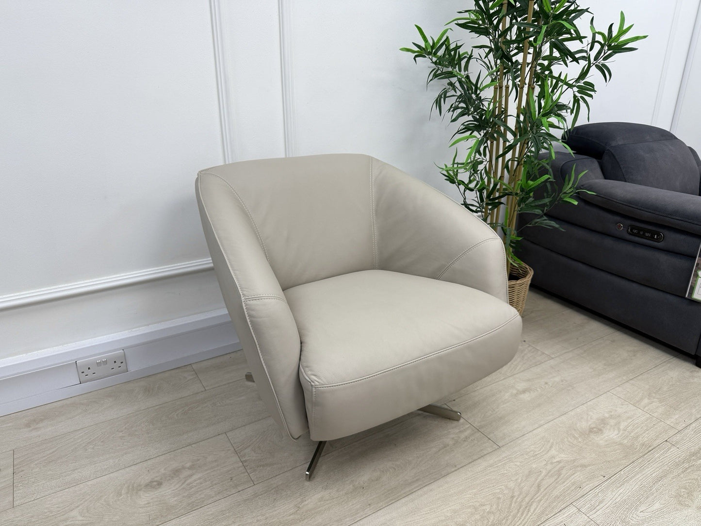 Sofology Adler Swivel Chair In Stone Leather