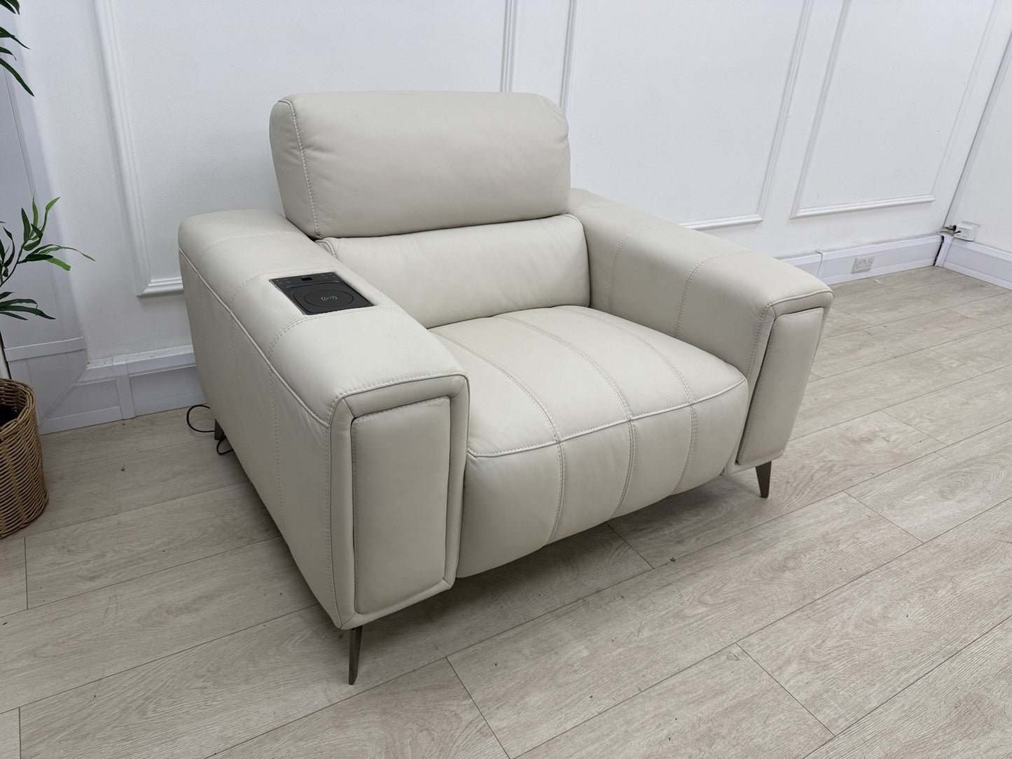DFS Showcase Power Recliner Chair With Arm Console In Frost Leather