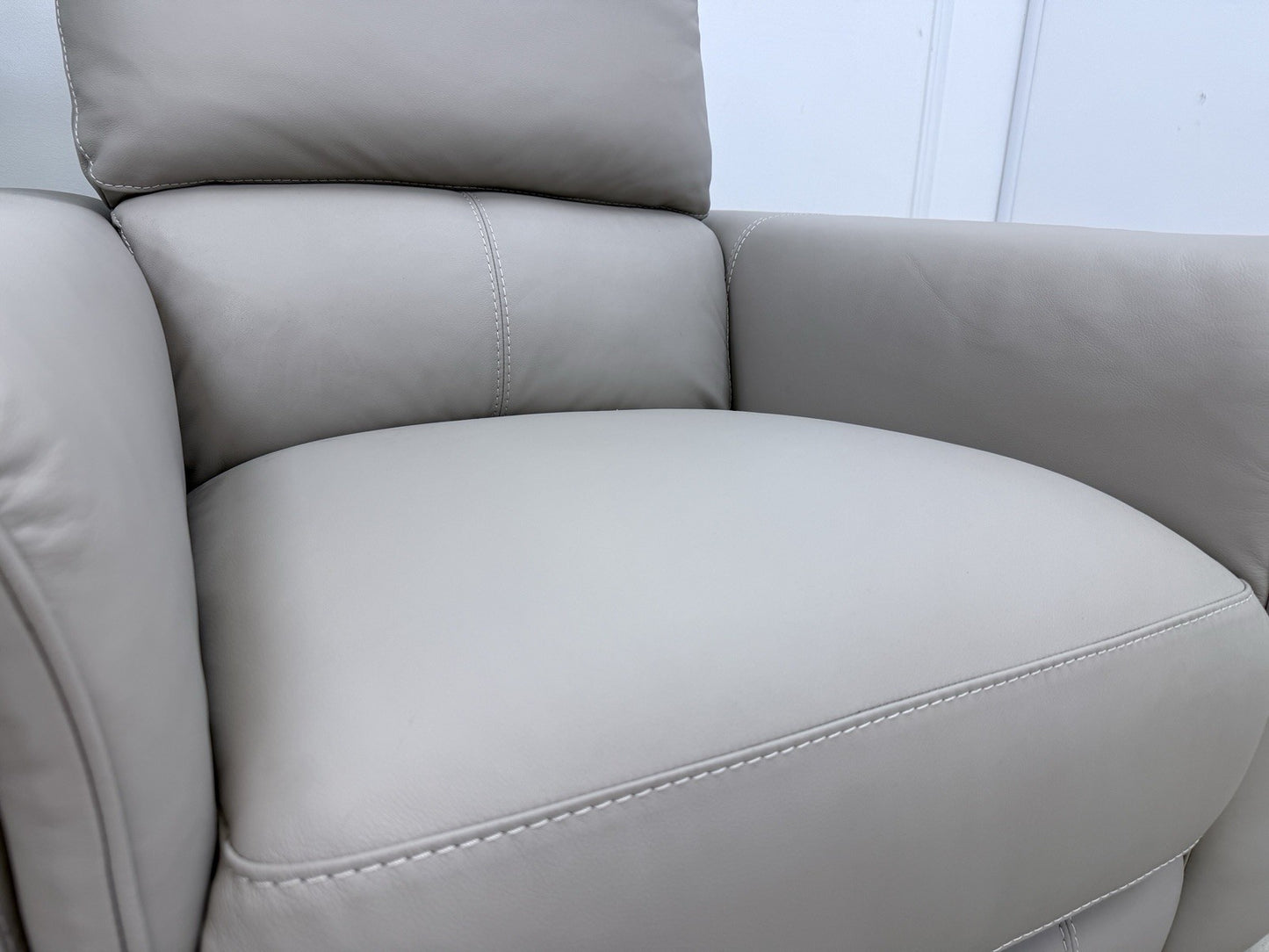 DFS Arwen Leather Power Recliner Chair In Oatmeal Borelli Leather