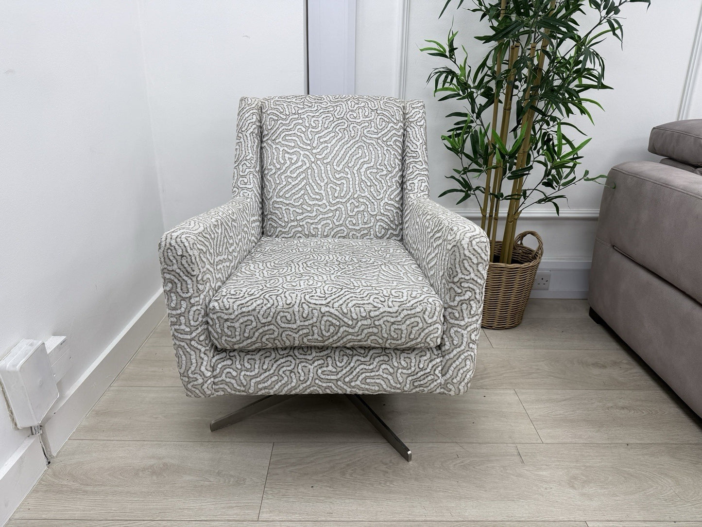 Sofology Majestic Swivel Accent Chair In Camino Truffle