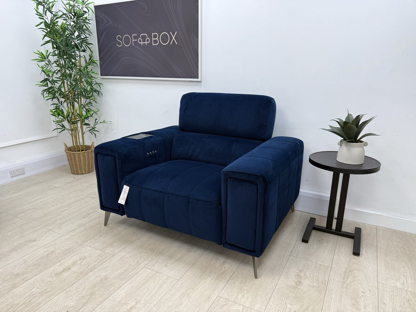 DFS Showcase Power Recliner Chair With Arm Console Cinesound In Blue