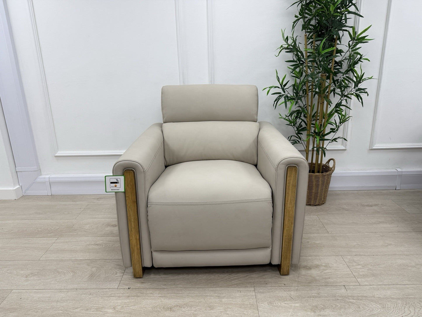 La-Z-Boy Faith Power Recliner/Headrest Armchair In Cream Leather