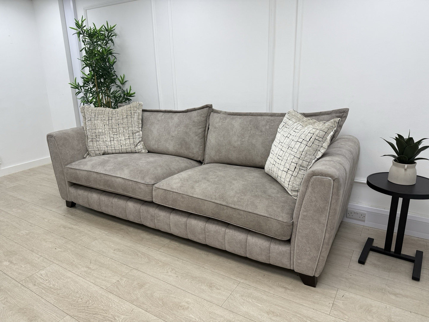 DFS Cherished Grande 4 Seater Sofa In Oatmeal Combination