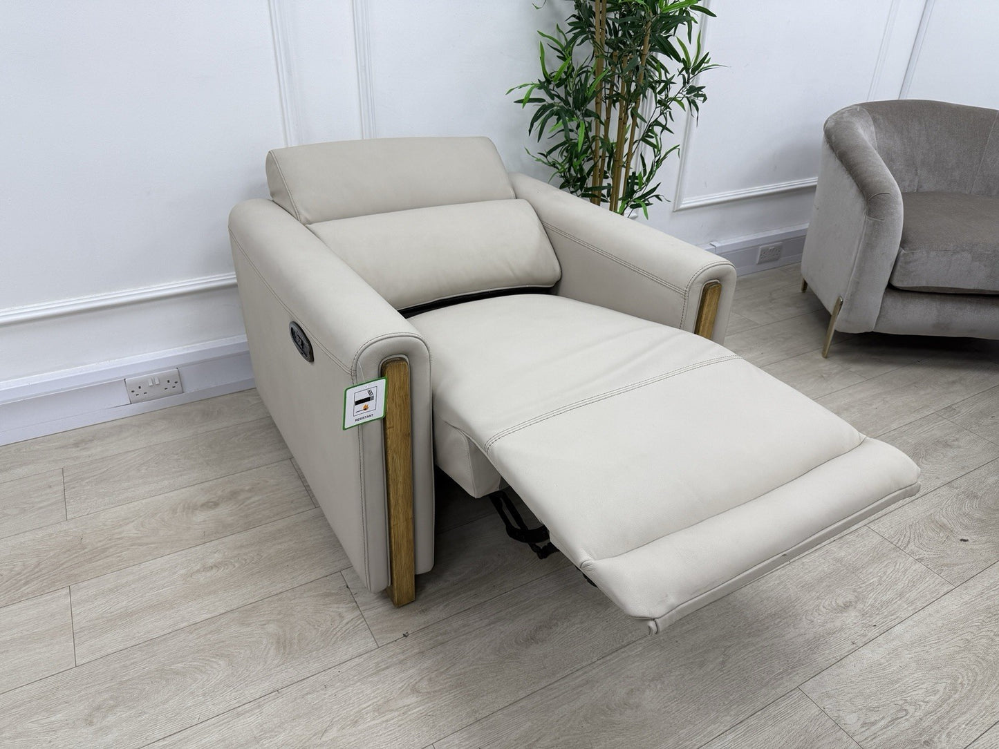 La-Z-Boy Faith Power Recliner/Headrest Armchair In Cream Leather