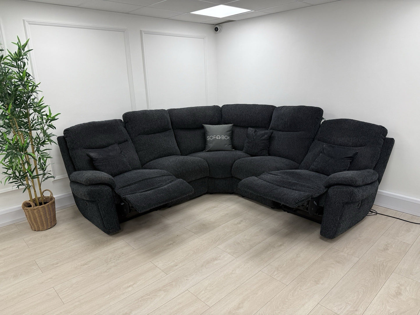 La-Z-Boy Tamla Power Recliner Corner Sofa In Black Fabric