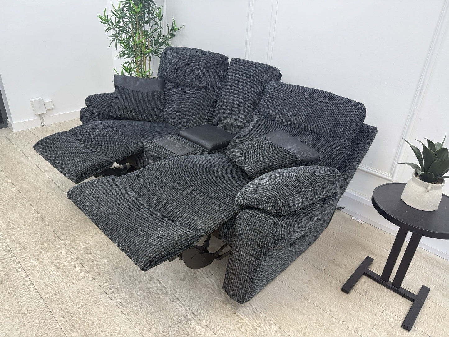 La-Z-Boy New Tamla 2 Seater Power Recliner Headrest Lumbar With Console Unit