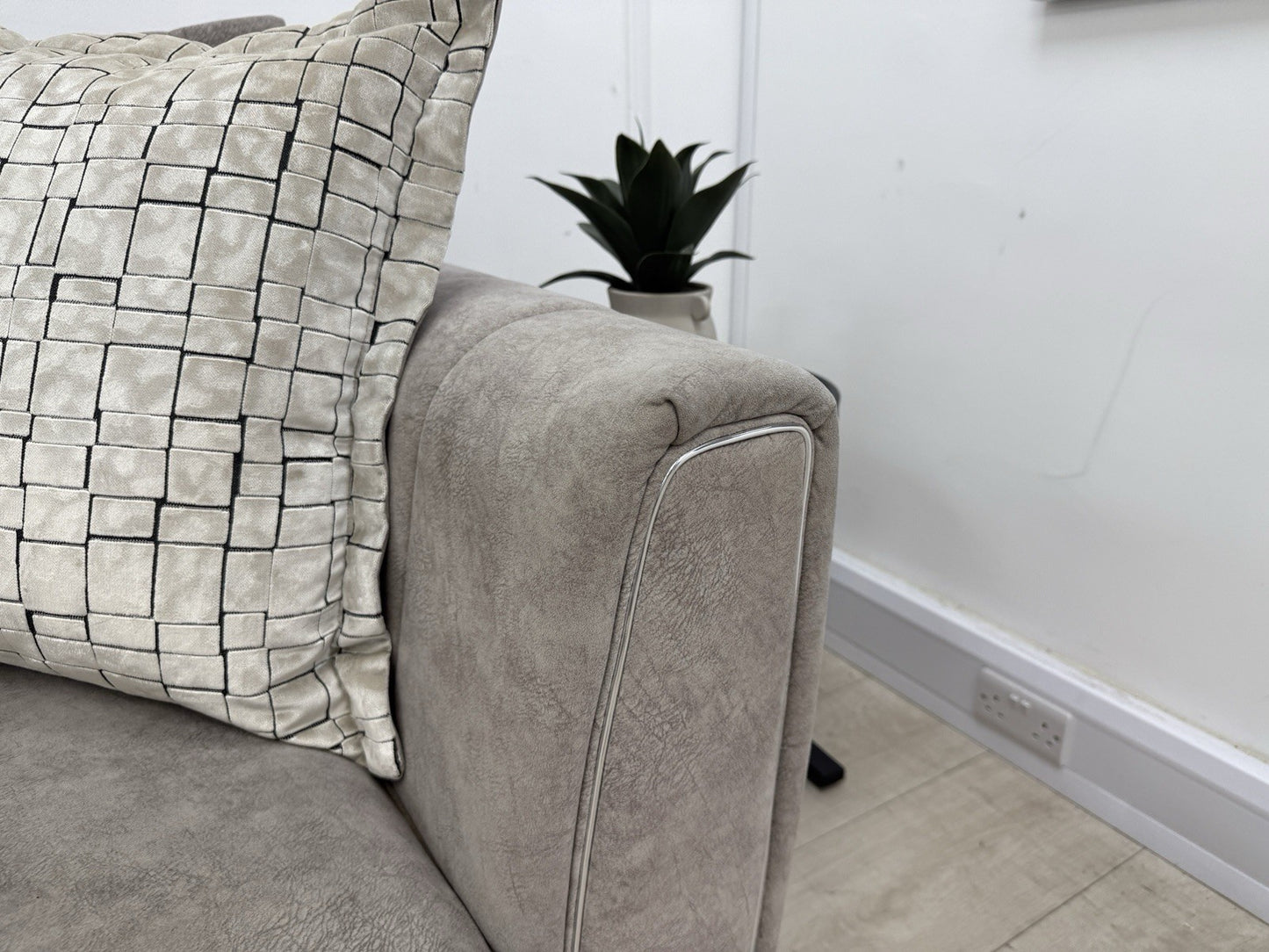DFS Cherished Grande 4 Seater Sofa In Oatmeal Combination